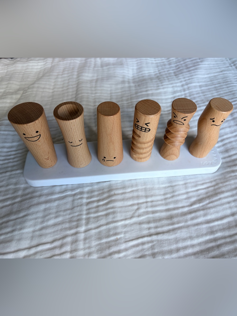 Love very Wooden Emotion Peg Rack - Natural Wood